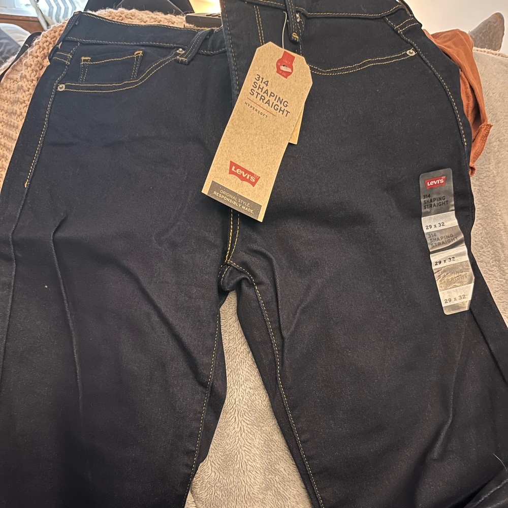 Levi’s 314 Shaping straight jeans